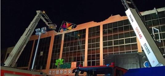 广西一酒吧屋顶坍塌已致3死87伤 救援仍在继续