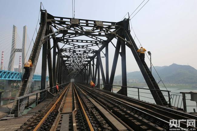 重庆首座大桥服务59年，昨天光荣“退役”