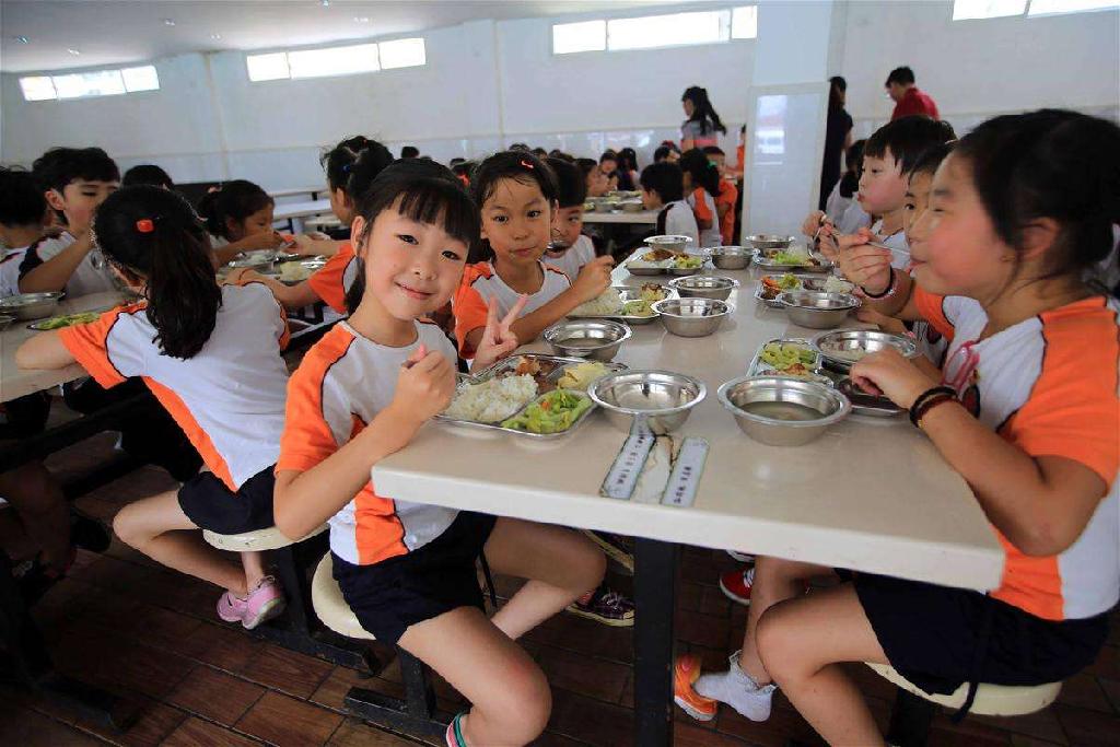 学校推出“无声食堂”是因小失大