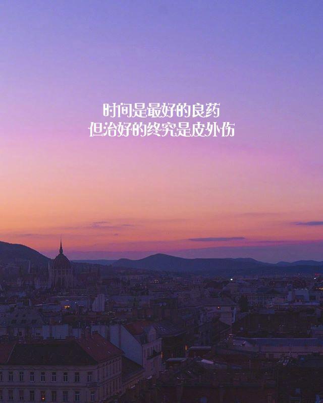 根据情景用合适的句子补全对话