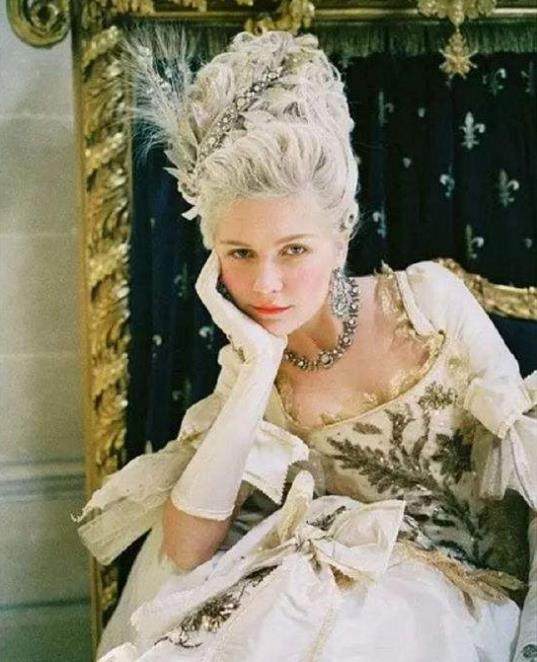 项链 莫泊桑名句