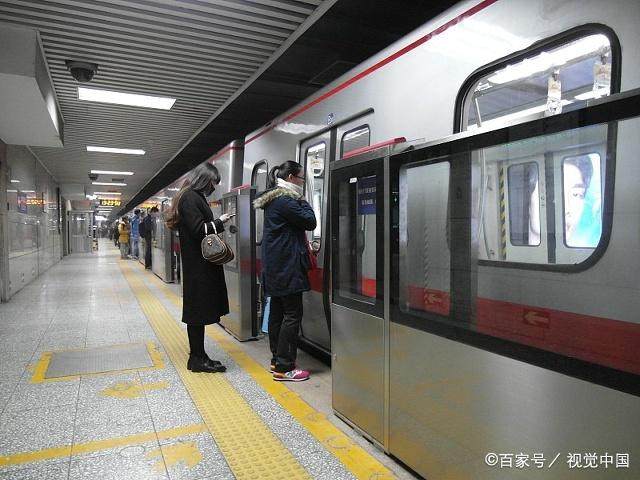 赏析句子中加点的词