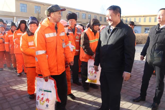 赞扬环卫工人句子