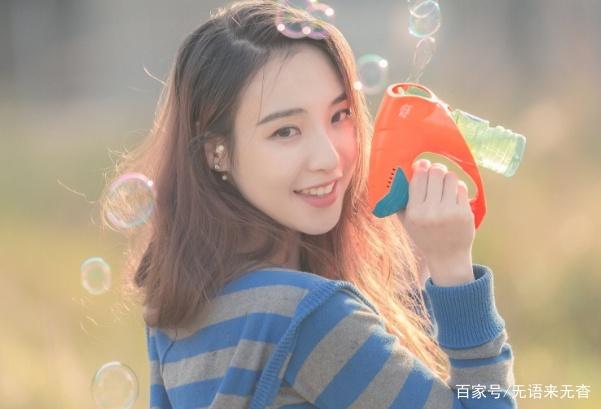 关于中学生外貌的句子