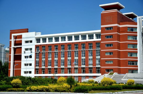 形容教学楼高的句子 描写教学楼的句子