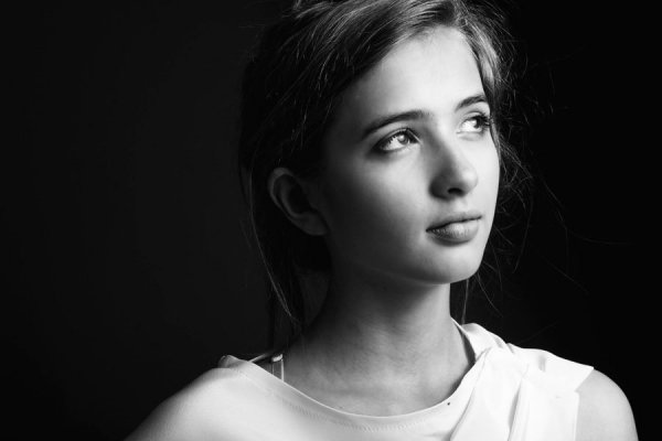 表示神态的句子 神态描写的句子