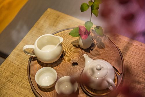 形容四姑娘山的名句 古代形容美女的经典诗句,谢!