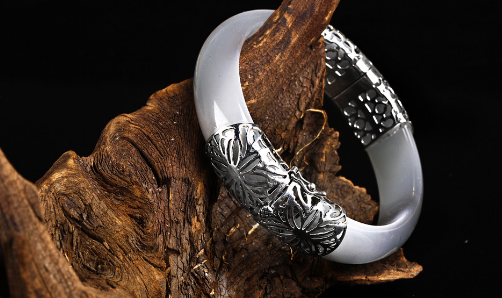 戴手镯有气质的句子 形容手镯的句子