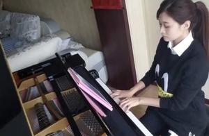 描写钢琴曲的好词好句 《钢琴小精灵》里面好词好句有哪些