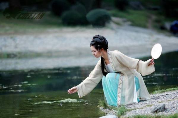 写女人温柔的句子 描写女子笑的很温柔的句子