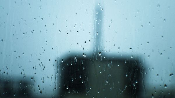 半夜下雨的好句子 描写“半夜突然下雨”的诗句有哪些 半夜下雨的好句子 描写“半夜突然下雨”的诗句有哪些