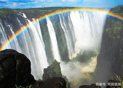 描写维多利亚的瀑布壮观的句子